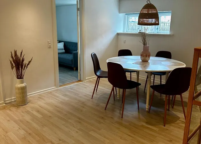 Skon Lejlighed Med Egen Terrasse Og Have Taet Pa Centrum I Skagen