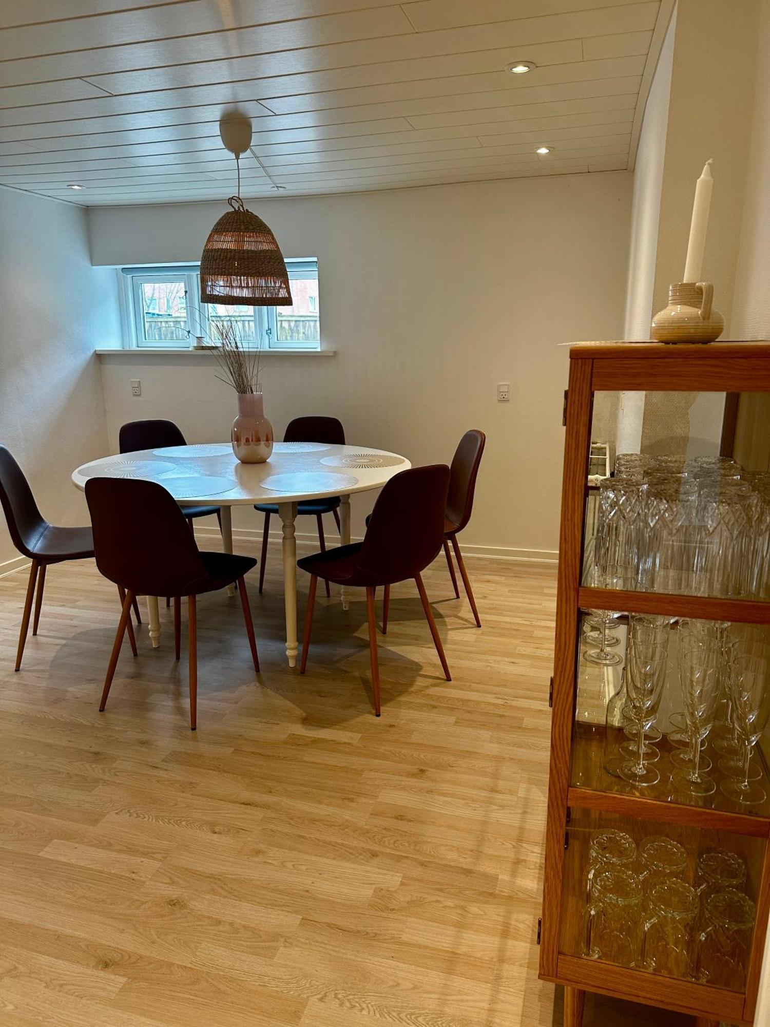Apartamento Skon Med Egen Terrasse Og Have Taet Pa Centrum I *